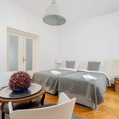 Lägenhet Grzegorzki Spacious By Bookinghost